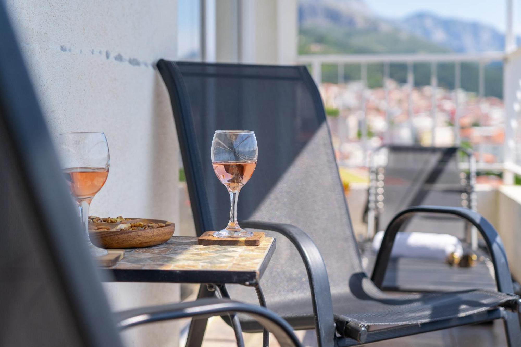 Apartments 30 m from Beach,Makarska Exteriör bild