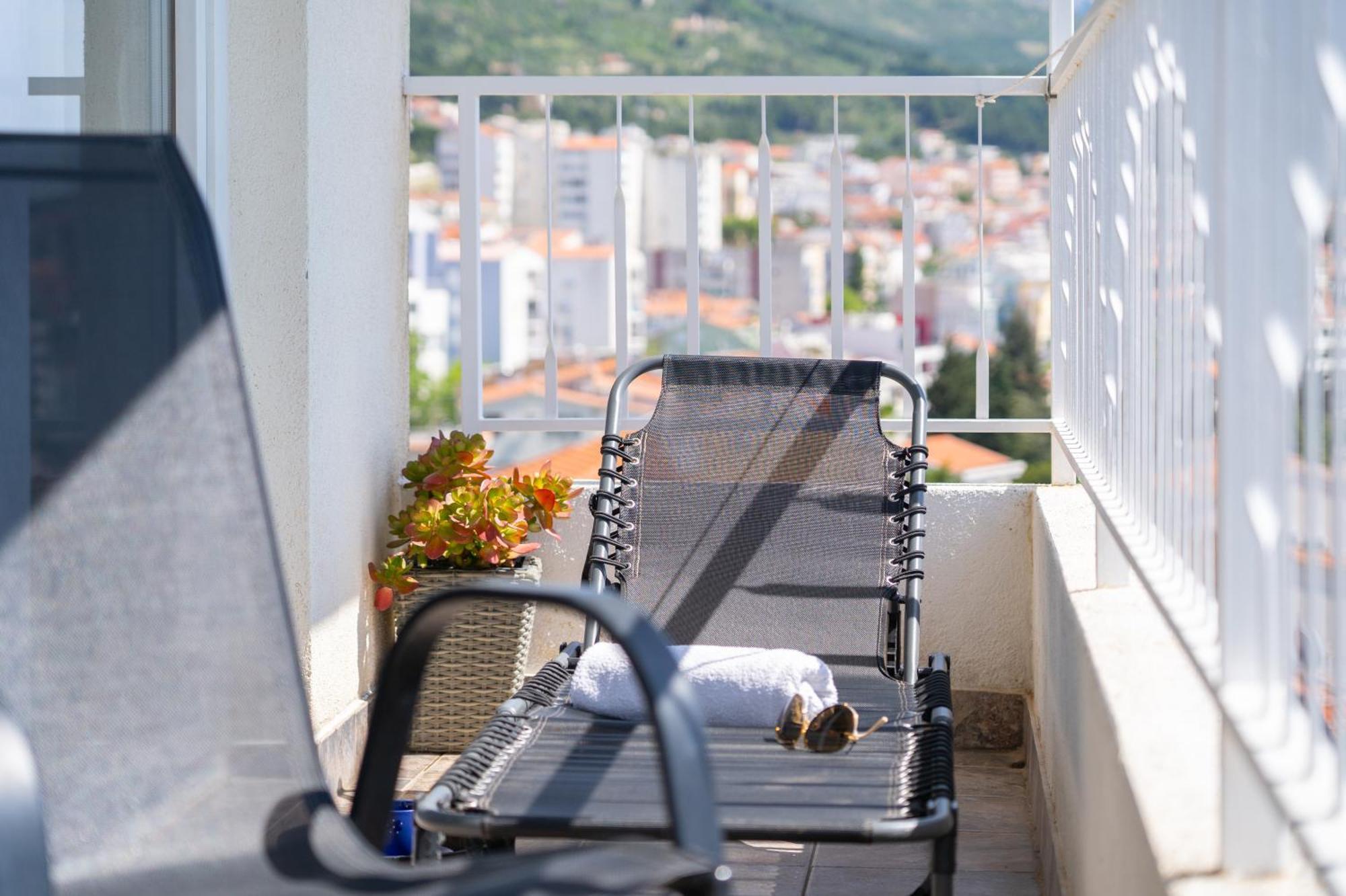 Apartments 30 m from Beach,Makarska Exteriör bild