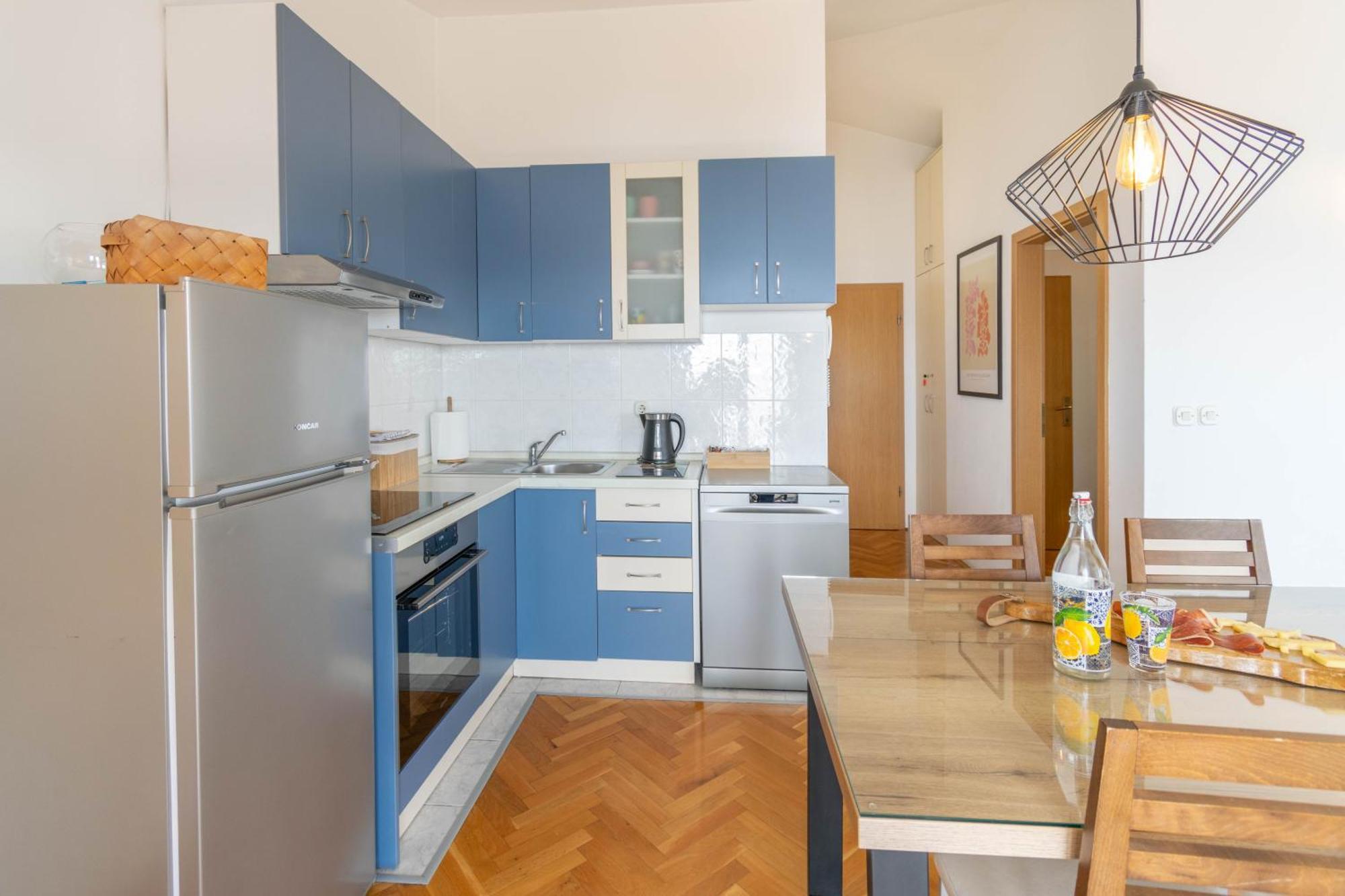 Apartments 30 m from Beach,Makarska Exteriör bild