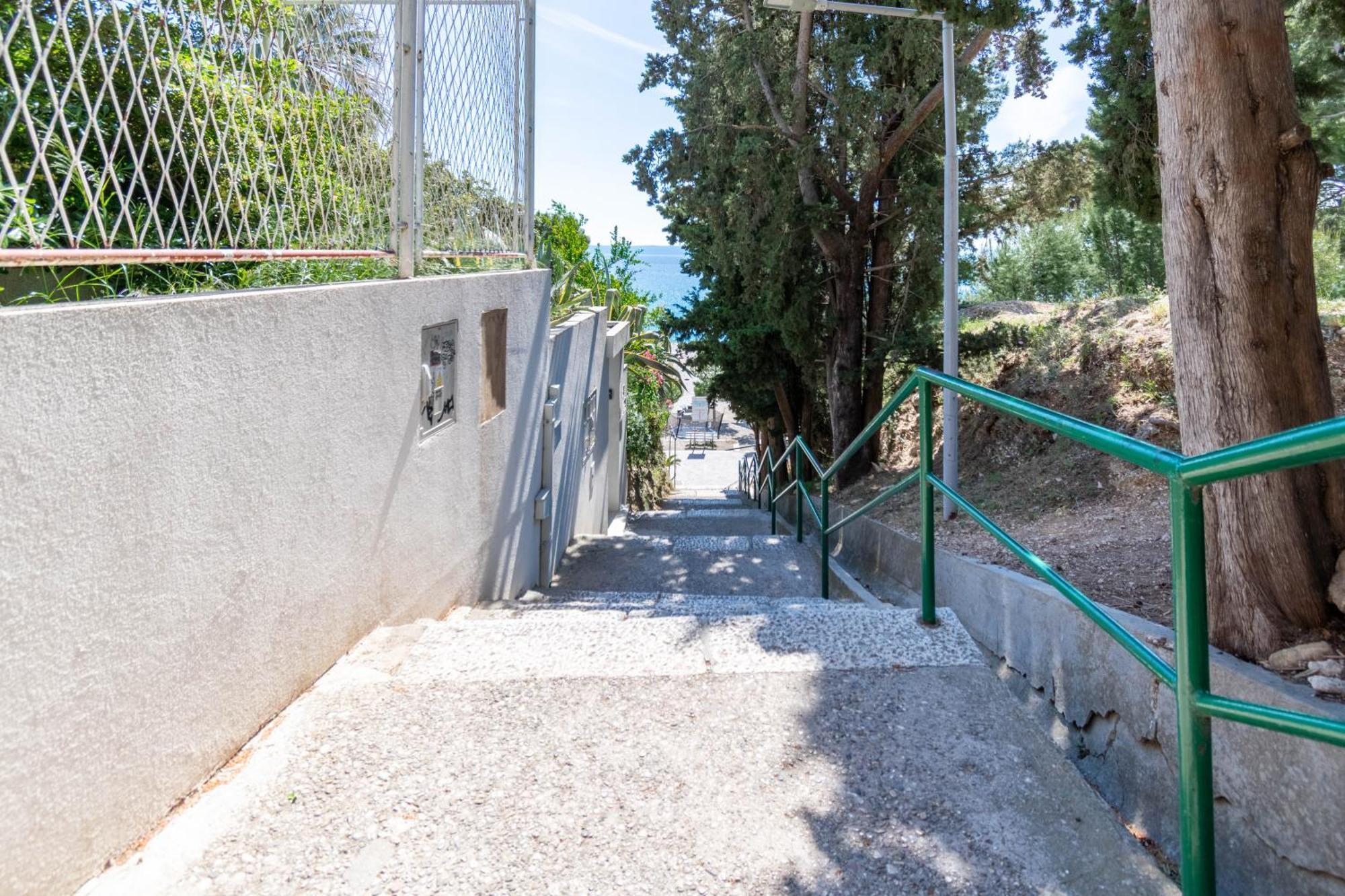 Apartments 30 m from Beach,Makarska Exteriör bild